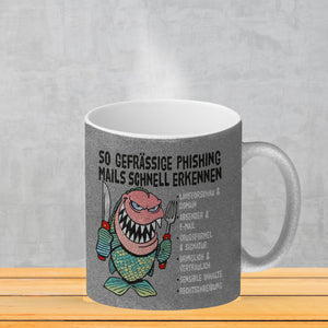 Kaffeebecher zum Thema Phishing Mails erkennen mit Fisch Motiv