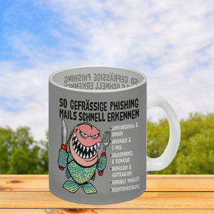 Kaffeebecher zum Thema Phishing Mails erkennen mit Fisch Motiv