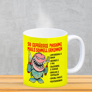 Kaffeebecher zum Thema Phishing Mails erkennen mit Fisch Motiv