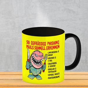 Kaffeebecher zum Thema Phishing Mails erkennen mit Fisch Motiv