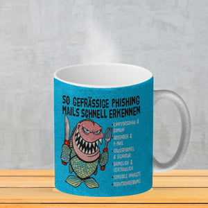 Kaffeebecher zum Thema Phishing Mails erkennen mit Fisch Motiv