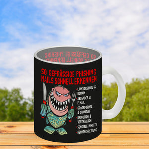 Kaffeebecher zum Thema Phishing Mails erkennen mit Fisch Motiv