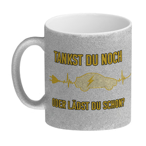 Tankst du noch oder lädst du schon Kaffeebecher mit Elektroauto