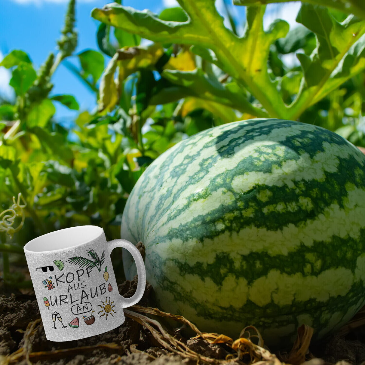 Kopf aus Urlaub an Kaffeebecher für den Sommer