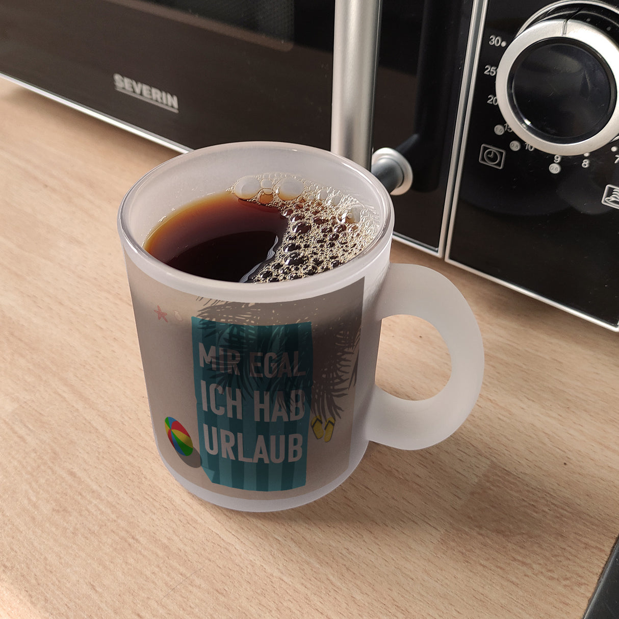 Mir egal ich hab Urlaub Kaffeebecher mit Strandmotiv
