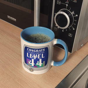 Witziger Kaffeebecher für den 44. Geburtstag mit Motiv: Gamer