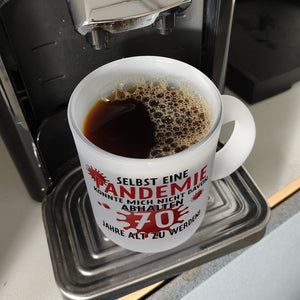Witziger Kaffeebecher für den 70. Geburtstag mit Motiv: Pandemie