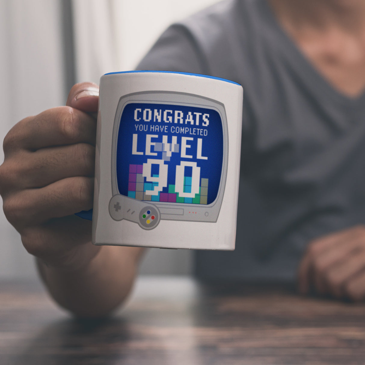 Witziger Kaffeebecher für den 90. Geburtstag mit Motiv: Gamer
