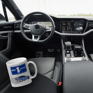 Arbeit oder Wochenende witziger Kaffeebecher mit driftendem Auto