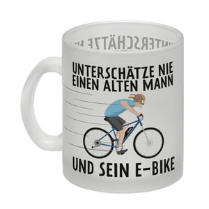 Unterschätze nie einen alten Mann und sein E-Bike Kaffeebecher
