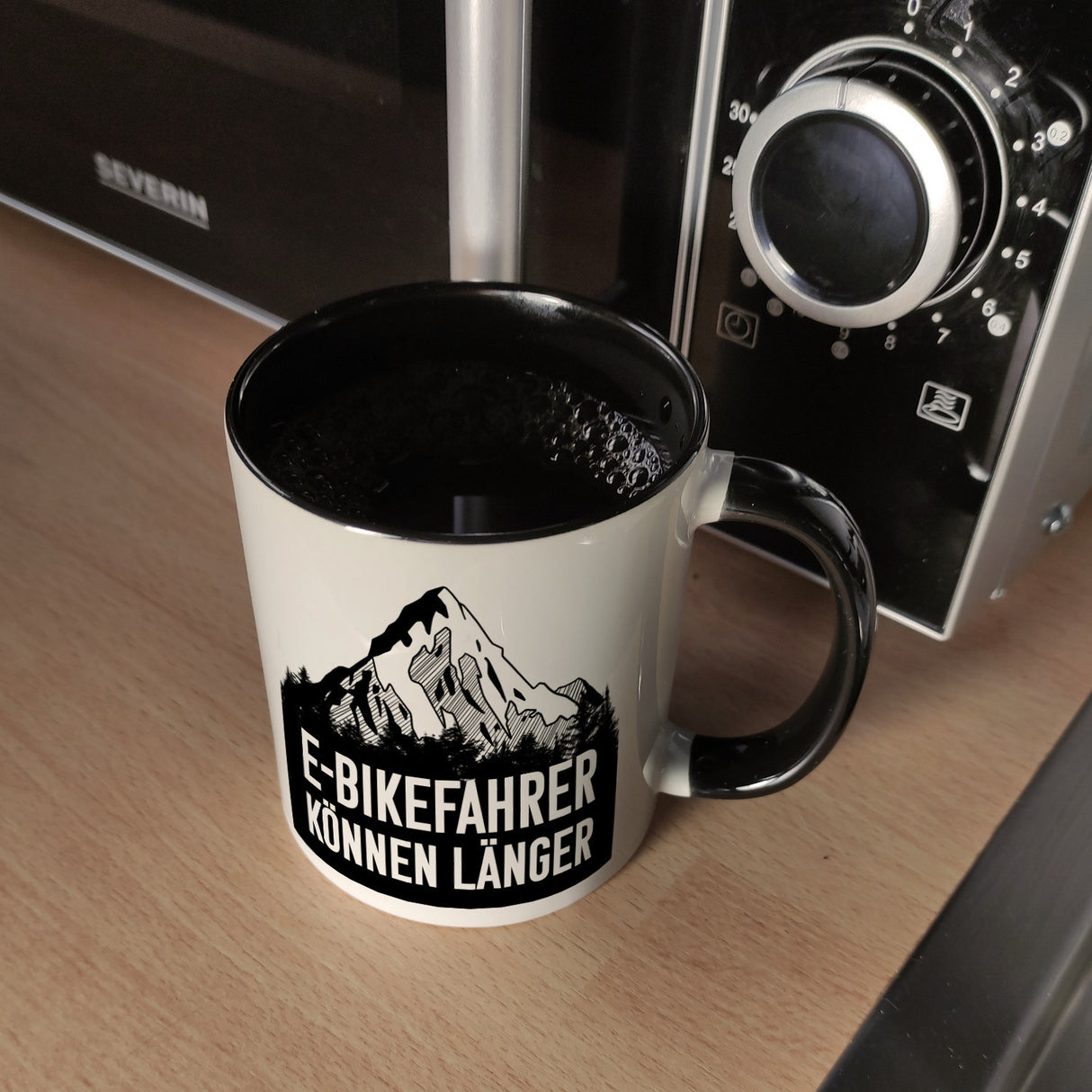 E-Bikefahrer können länger Kaffeebecher
