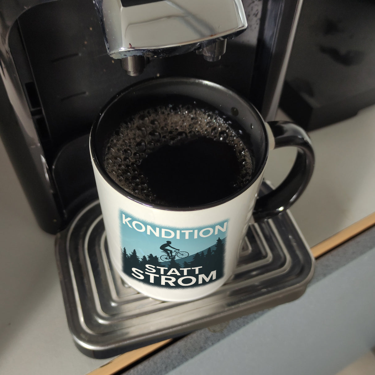Kondition statt Strom Kaffeebecher für Fahrradfahrer