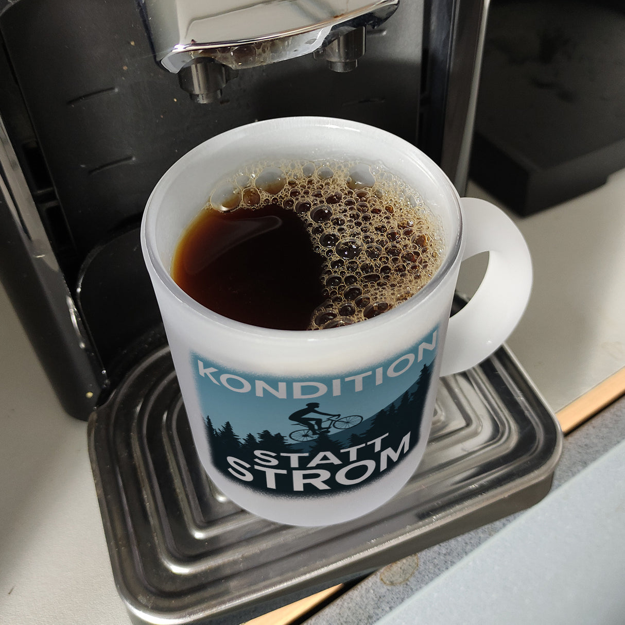Kondition statt Strom Kaffeebecher für Fahrradfahrer