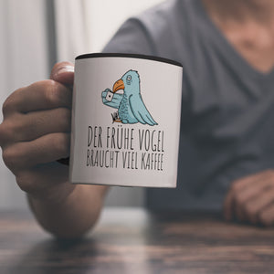 Der frühe Vogel braucht viel Kaffee Kaffeebecher