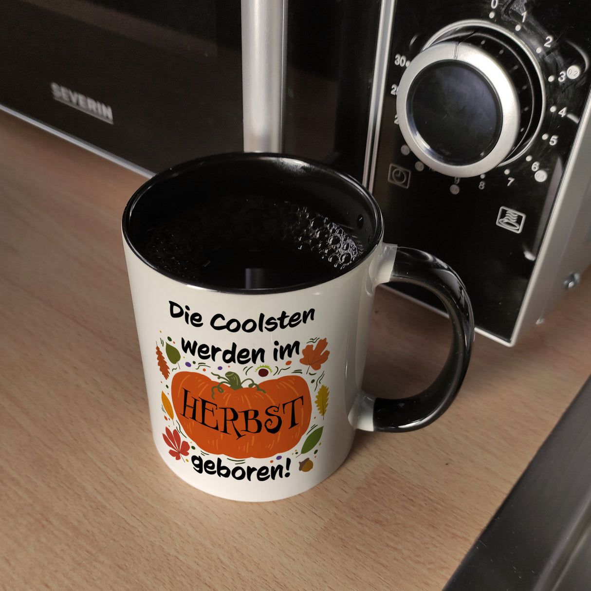 Die Coolsten werden im Herbst geboren Kaffeebecher mit Kürbis Motiv