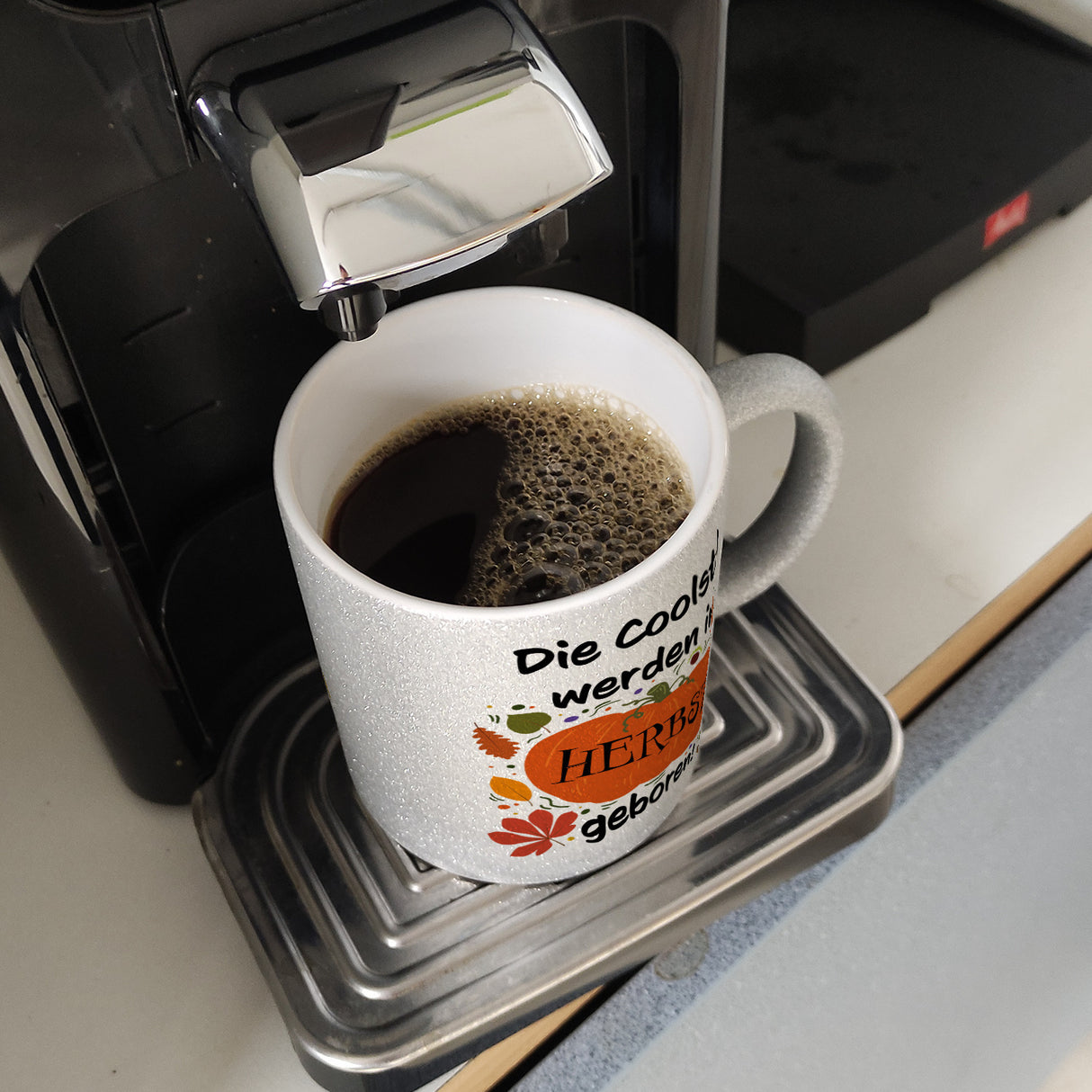 Die Coolsten werden im Herbst geboren Kaffeebecher mit Kürbis Motiv