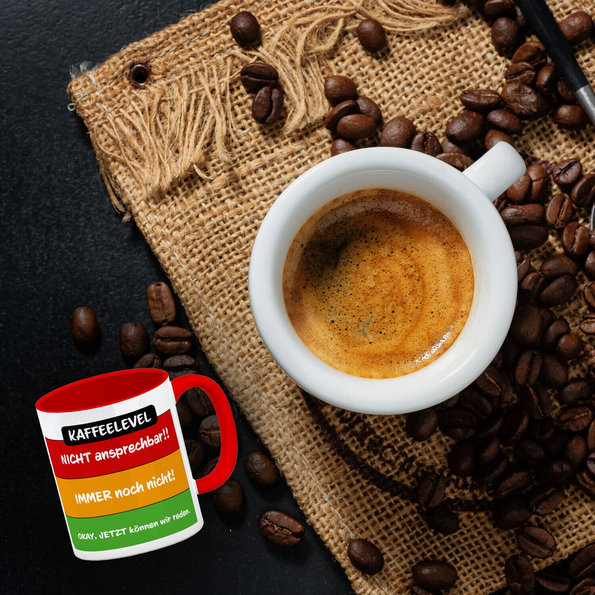 Kaffeelevel nicht ansprechbar Kaffeebecher mit verschiedenen Gemütslagen