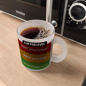 Kaffeelevel nicht ansprechbar Kaffeebecher mit verschiedenen Gemütslagen