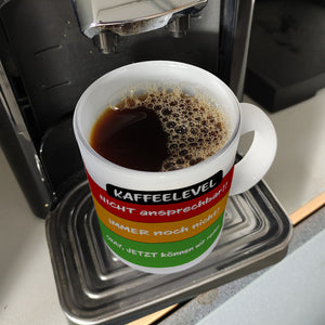 Kaffeelevel nicht ansprechbar Kaffeebecher mit verschiedenen Gemütslagen