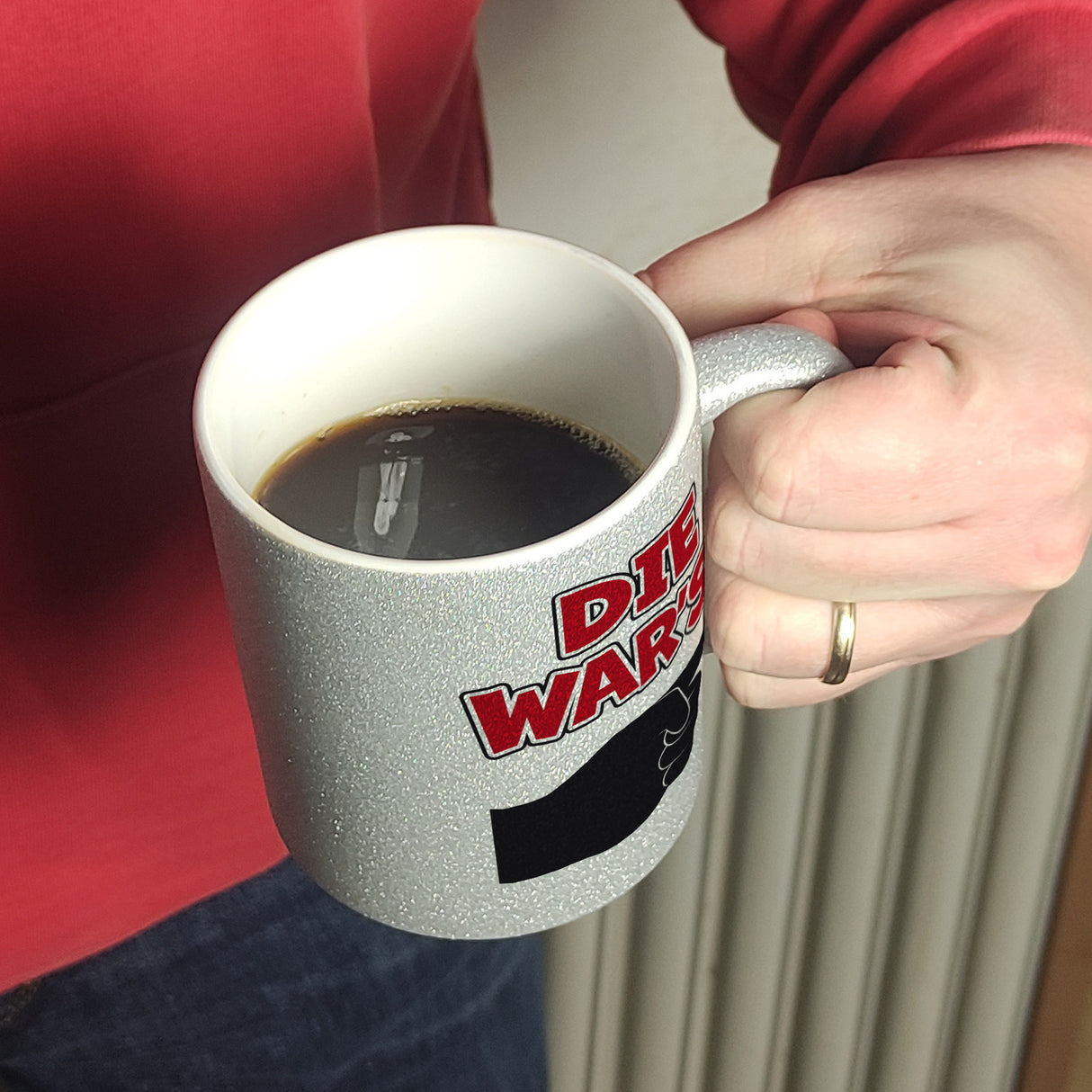 Die war’s Kaffeebecher mit beschuldigender Hand