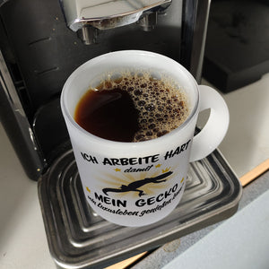 Ich arbeite hart für das Luxusleben meines Geckos Haustier Kaffeebecher