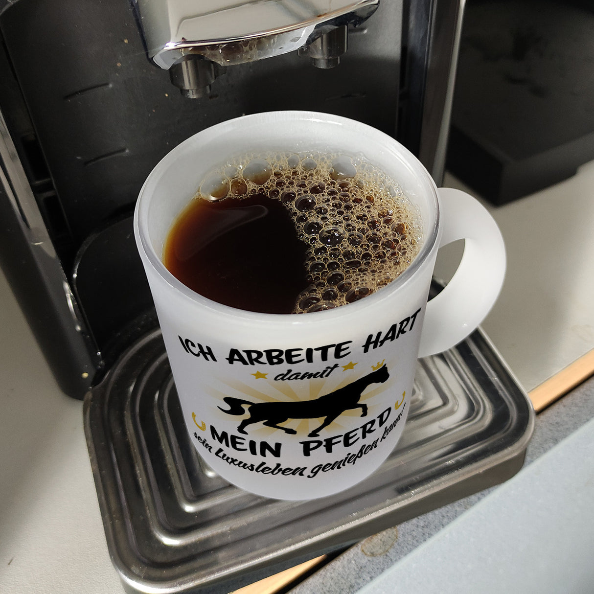 Ich arbeite hart für das Luxusleben meines Pferdes Haustier Kaffeebecher