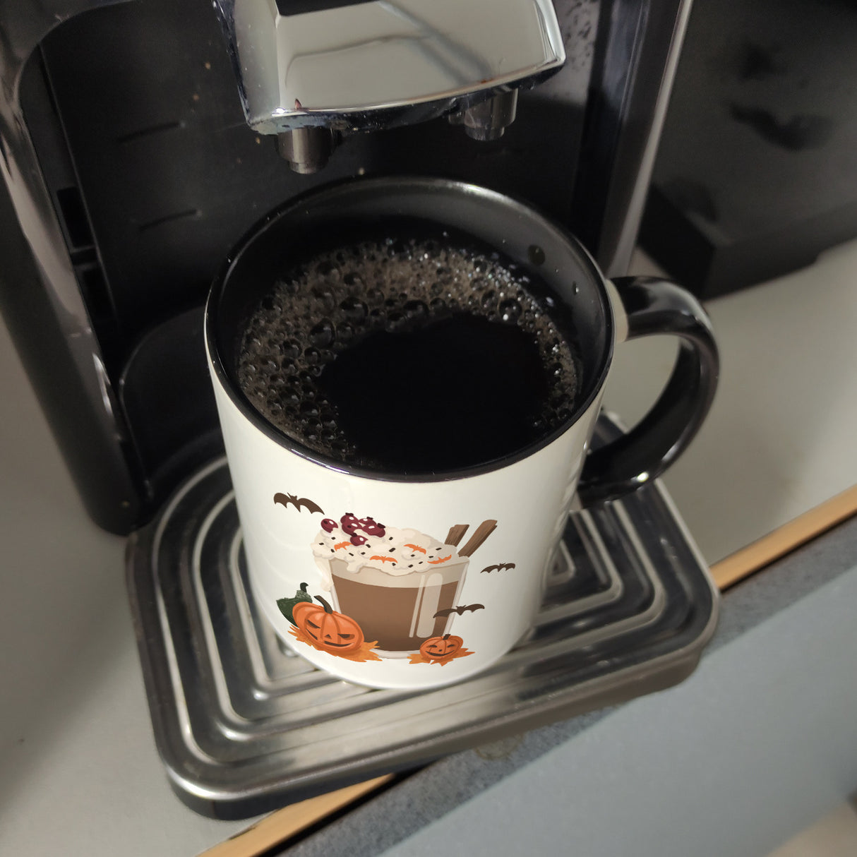 Pumpkin Spice Latte Kaffeebecher für Halloween