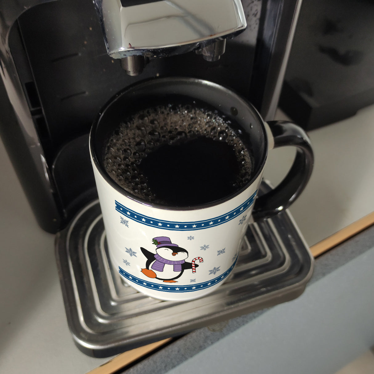 Tanzender Winter Pinguin Weihnachten Kaffeebecher