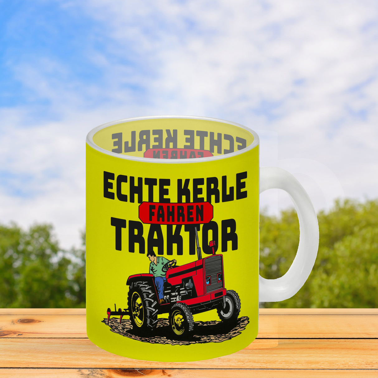 Echte Kerle fahren Traktor Kaffeebecher in braun