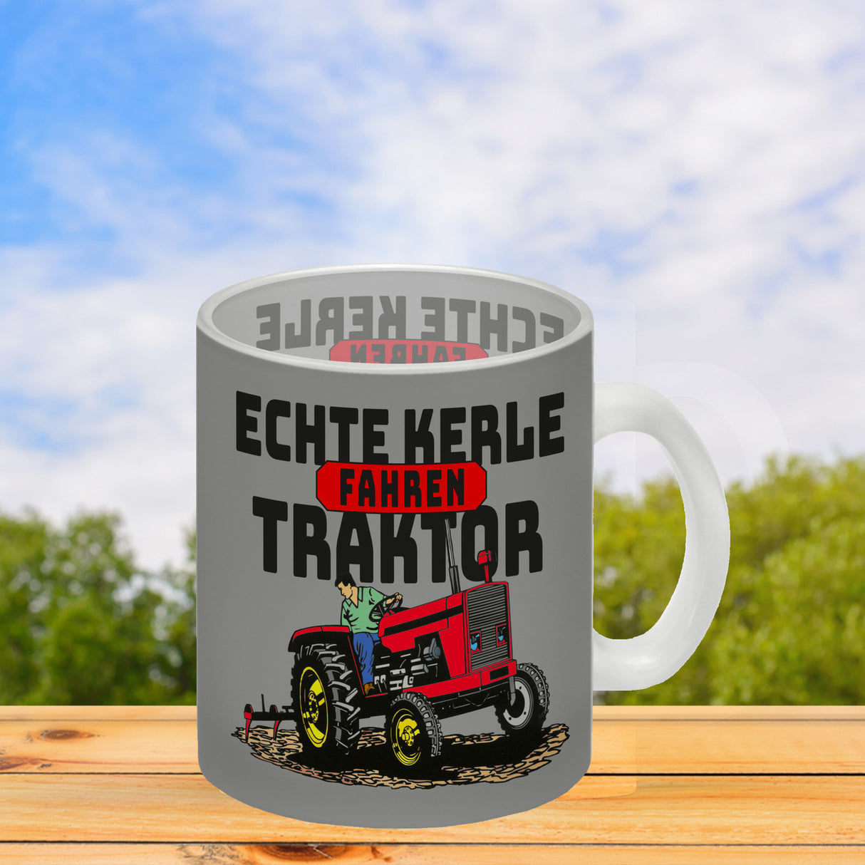 Echte Kerle fahren Traktor Kaffeebecher in braun