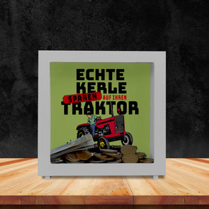 Echte Kerle sparen auf ihren Traktor Spardose für Landwirte