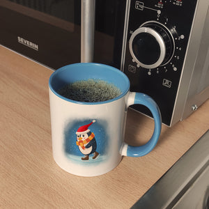 Pinguin mit Weihnachtsmütze und Schlittschuhen Kaffeebecher