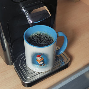 Pinguin mit Weihnachtsmütze und Schlittschuhen Kaffeebecher
