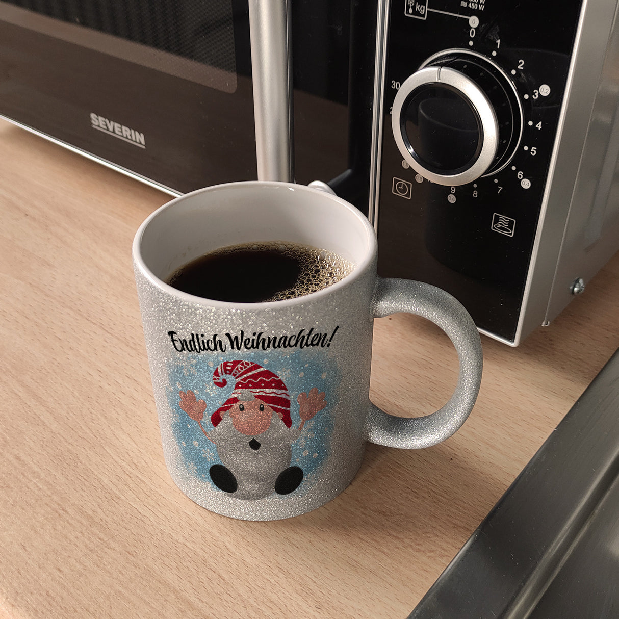 Endlich Weihnachten Kaffeebecher mit kleinem Wichtel