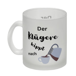 Der Klügere kippt Kaffee nach Kaffeebecher