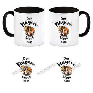 Der Klügere kippt Kaffee nach Kaffeebecher