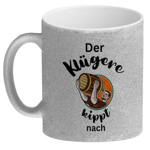 Der Klügere kippt Kaffee nach Kaffeebecher
