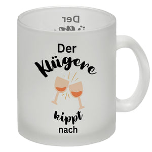 Der Klügere kippt Kaffee nach Kaffeebecher