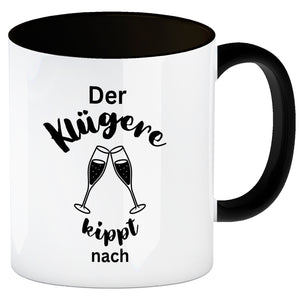 Der Klügere kippt Kaffee nach Kaffeebecher