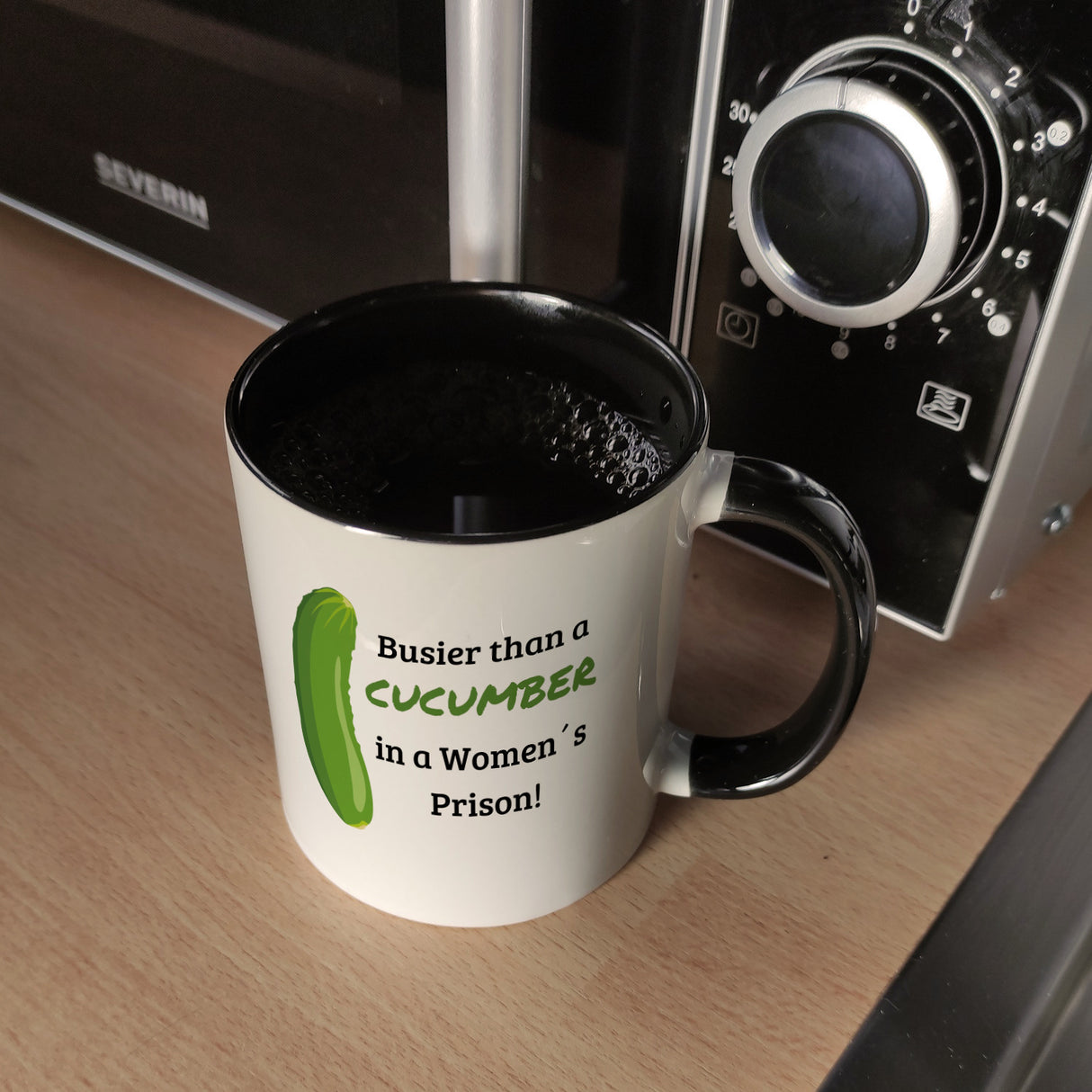 Busier than a cucumber in a women´s prison! Gurke Kaffeebecher Knast Kaffeetasse Spaß alleine