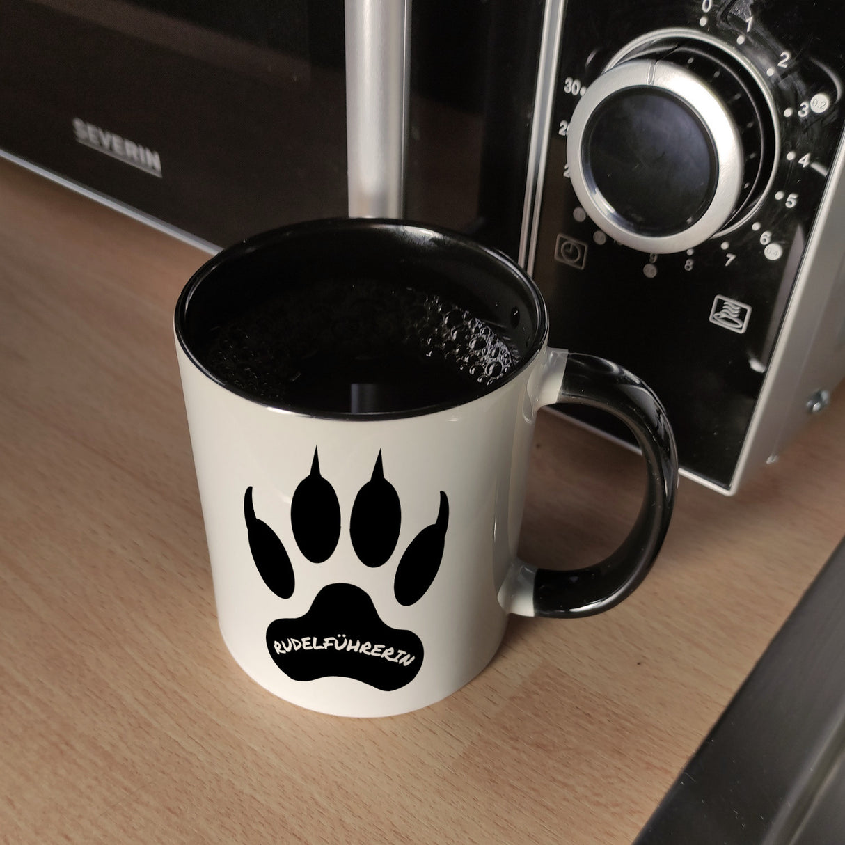 Rudelführerin Wolf Kaffeebecher mit Pfotenabdruck Motiv