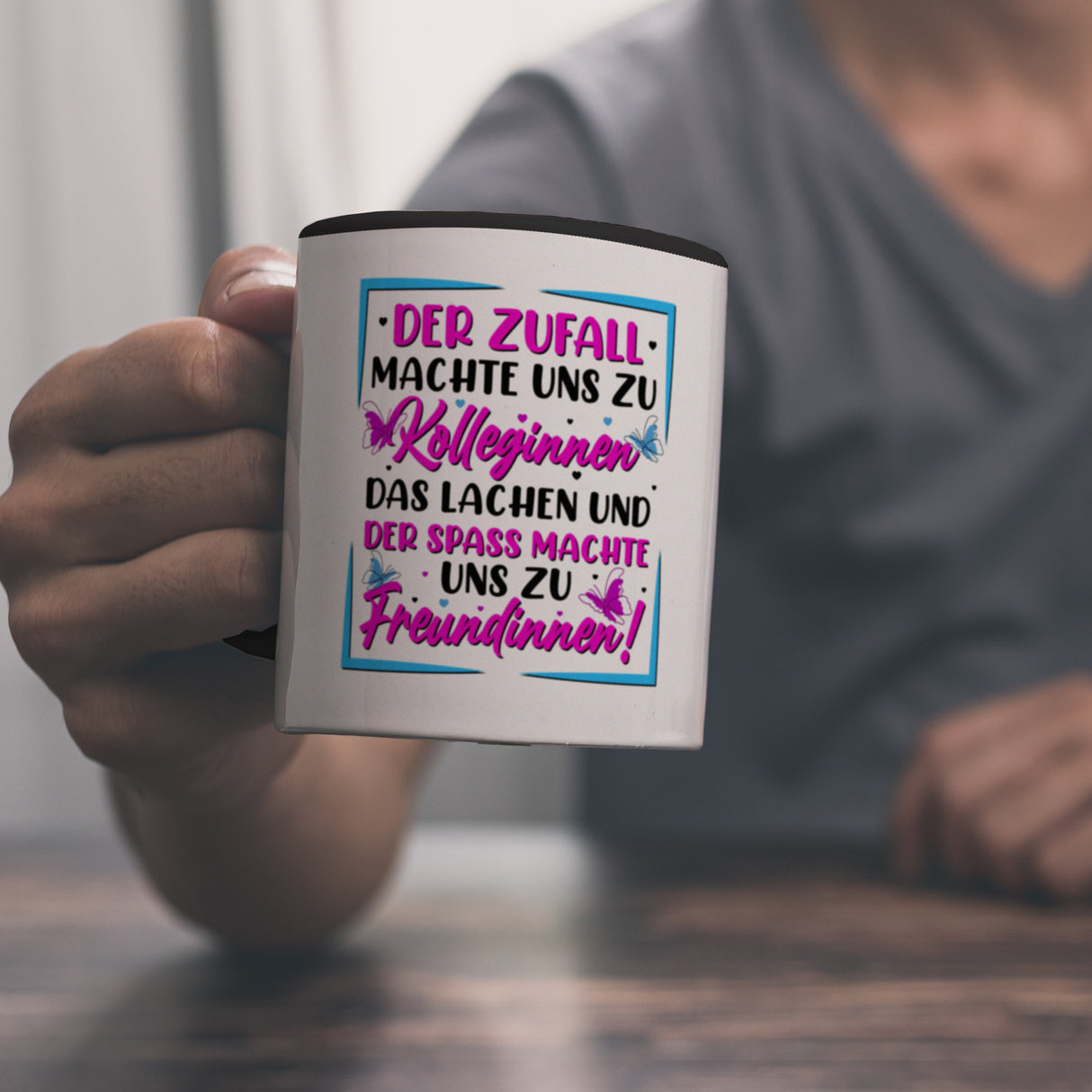 Der Zufall machte uns zu Kolleginnen Kaffeebecher mit Spruch zum Thema Freundschaft