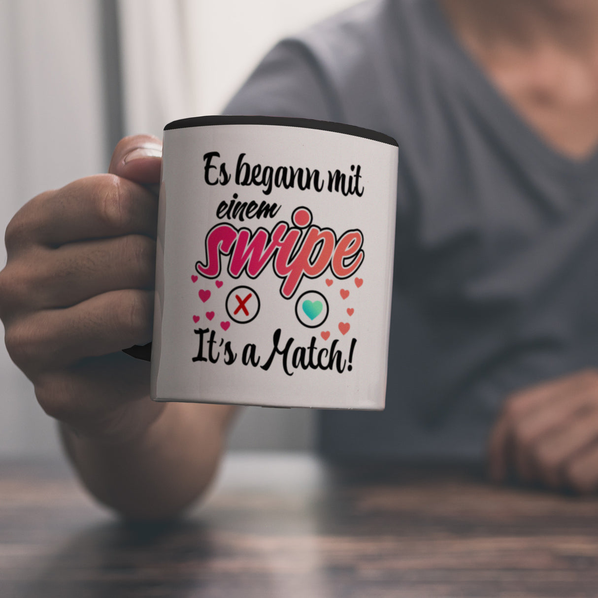 Es begann mit einem swipe Kaffeebecher mit Spruch It's a Match