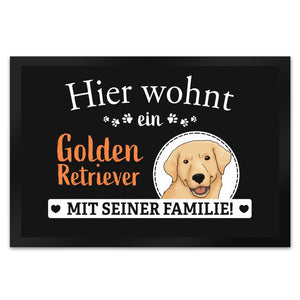 Hier wohnt ein Golden Retriever mit seiner Familie Fußmatte
