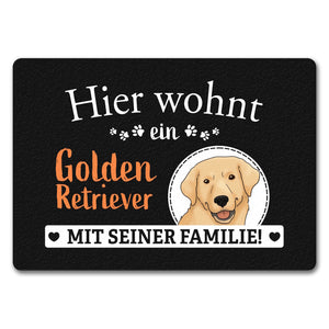 Hier wohnt ein Golden Retriever mit seiner Familie Fußmatte