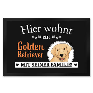 Hier wohnt ein Golden Retriever mit seiner Familie Fußmatte