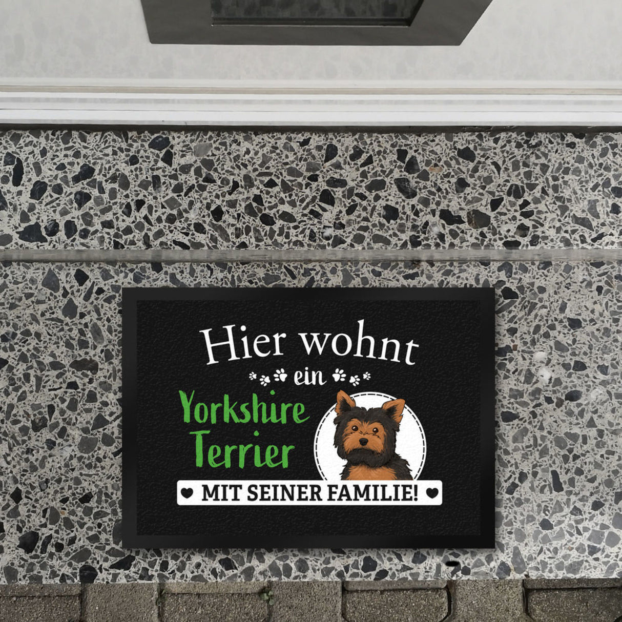 Hier wohnt ein Golden Retriever mit seiner Familie Fußmatte