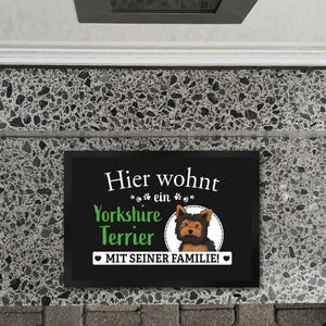 Hier wohnt ein Golden Retriever mit seiner Familie Fußmatte
