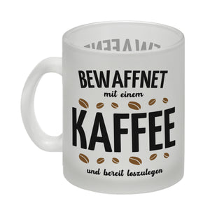 Kaffeebecher mit Spruch - Bewaffnet mit Kaffee und bereit loszulegen