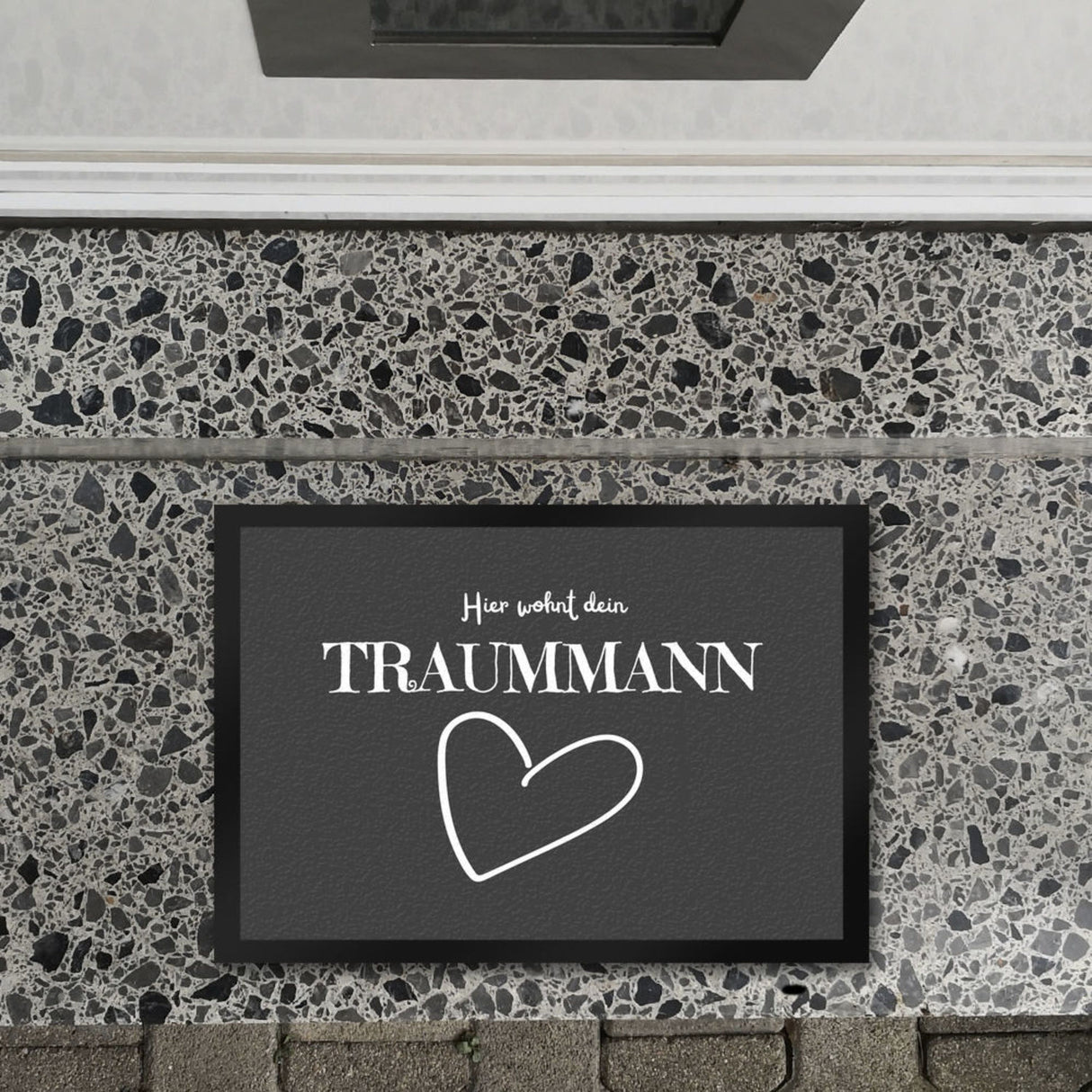 Traumfrau Fußmatte in 35x50 cm mit Spruch Hier wohnt deine Traumfrau